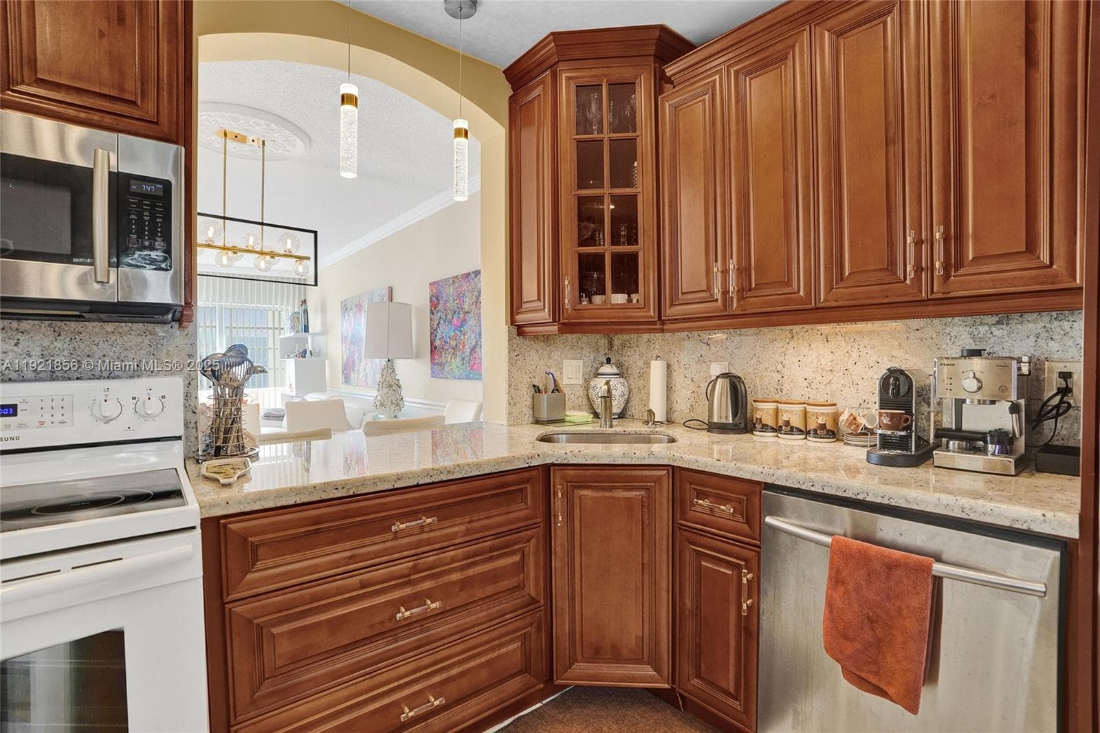THIRD GULFSTREAM GARDEN · #404E in Hallandale Beach - Photo 13