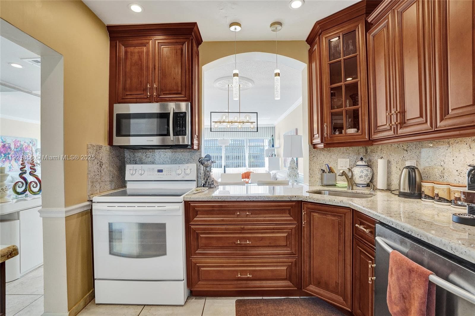 THIRD GULFSTREAM GARDEN · #404E in Hallandale Beach - Photo 16