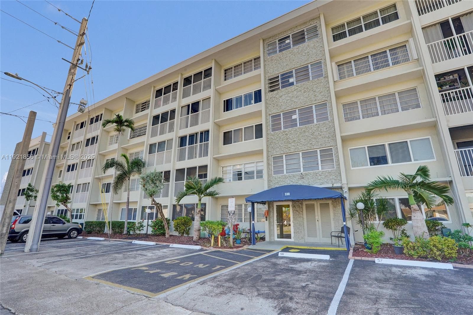 THIRD GULFSTREAM GARDEN · #404E in Hallandale Beach - Photo 36
