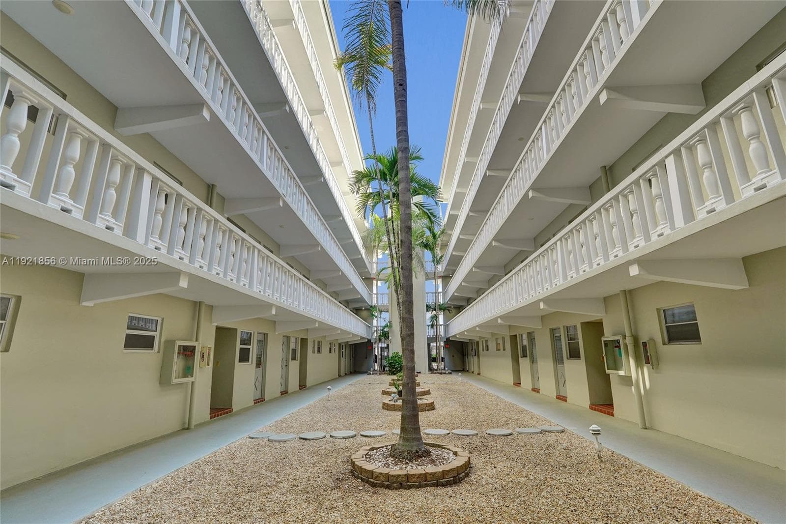 THIRD GULFSTREAM GARDEN · #404E in Hallandale Beach - Photo 41
