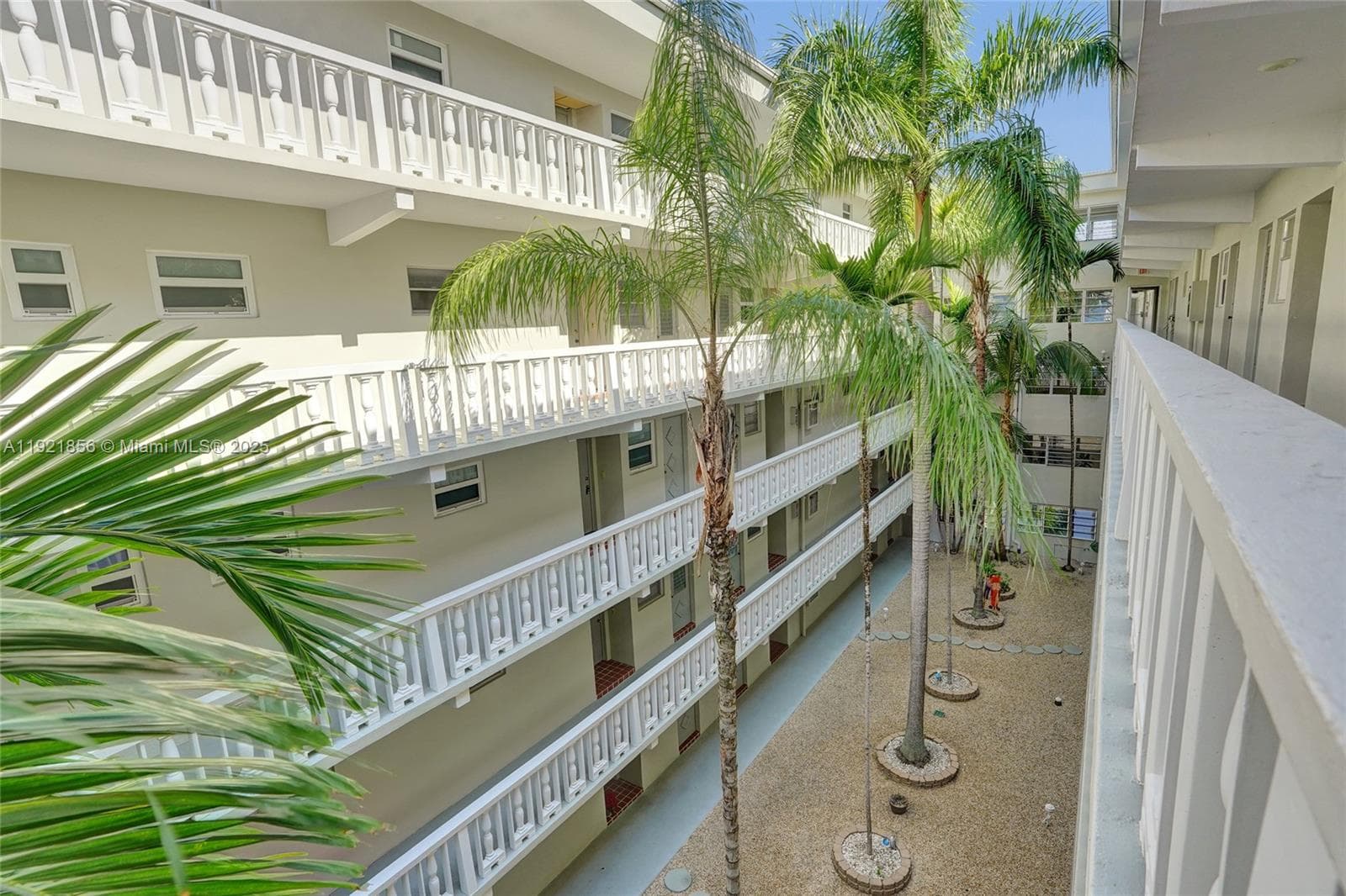 THIRD GULFSTREAM GARDEN · #404E in Hallandale Beach - Photo 44