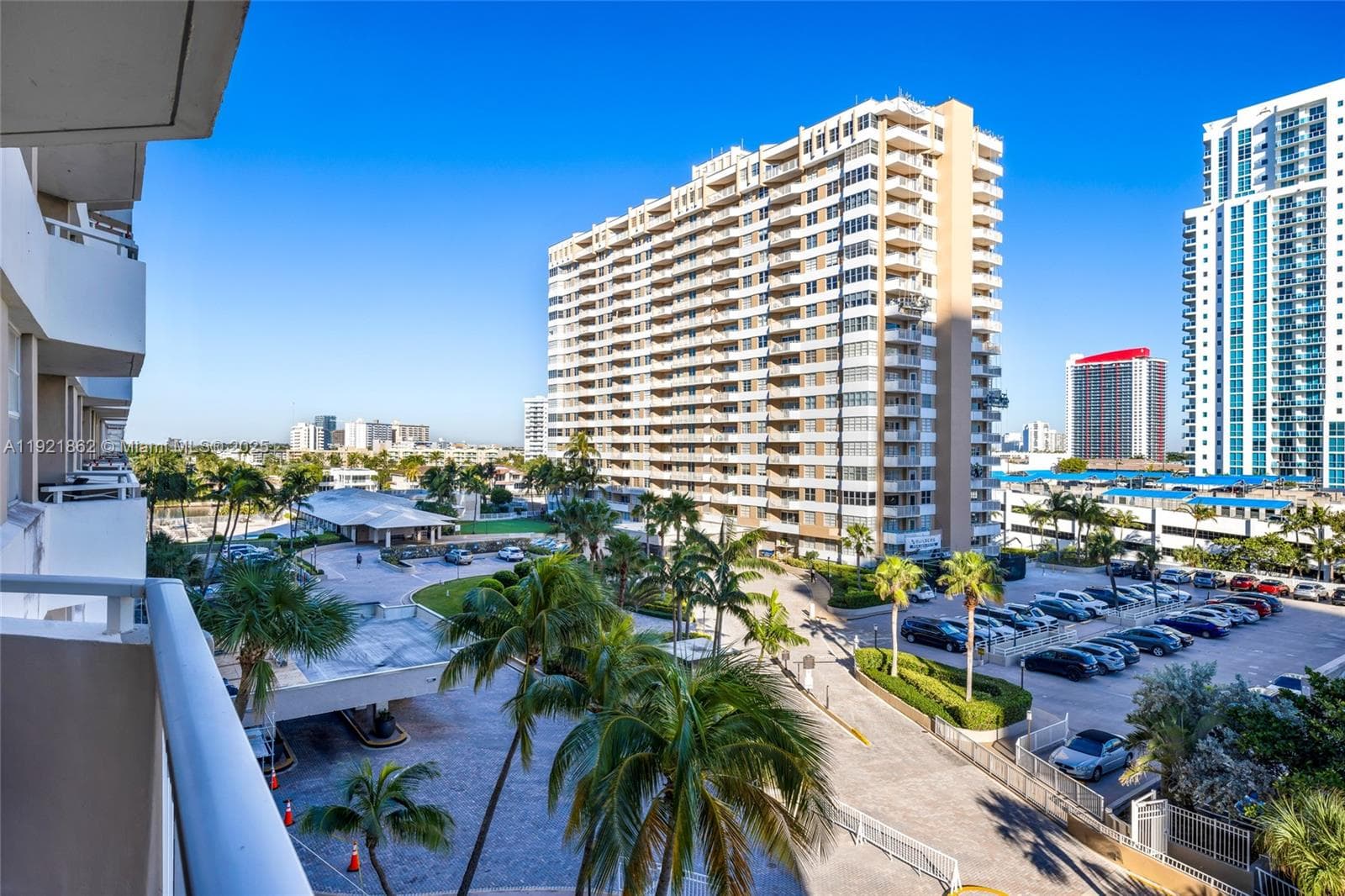 HEMISPHERES CONDO · #5M in Hallandale Beach - Photo 1