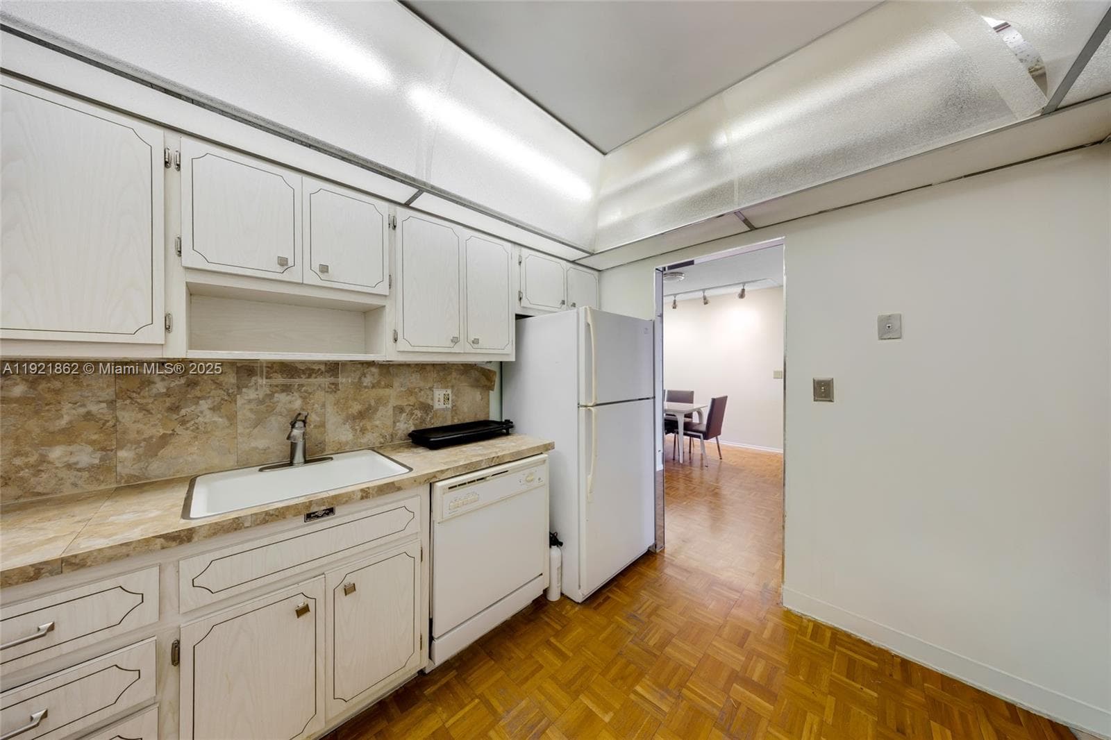 HEMISPHERES CONDO · #5M in Hallandale Beach - Photo 8