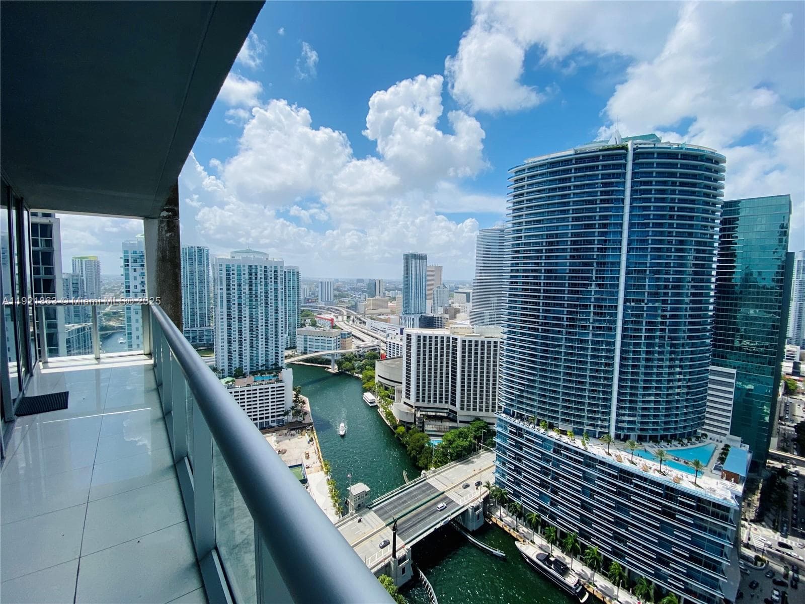 Icon Brickell I · #3715 in Miami - Photo 2