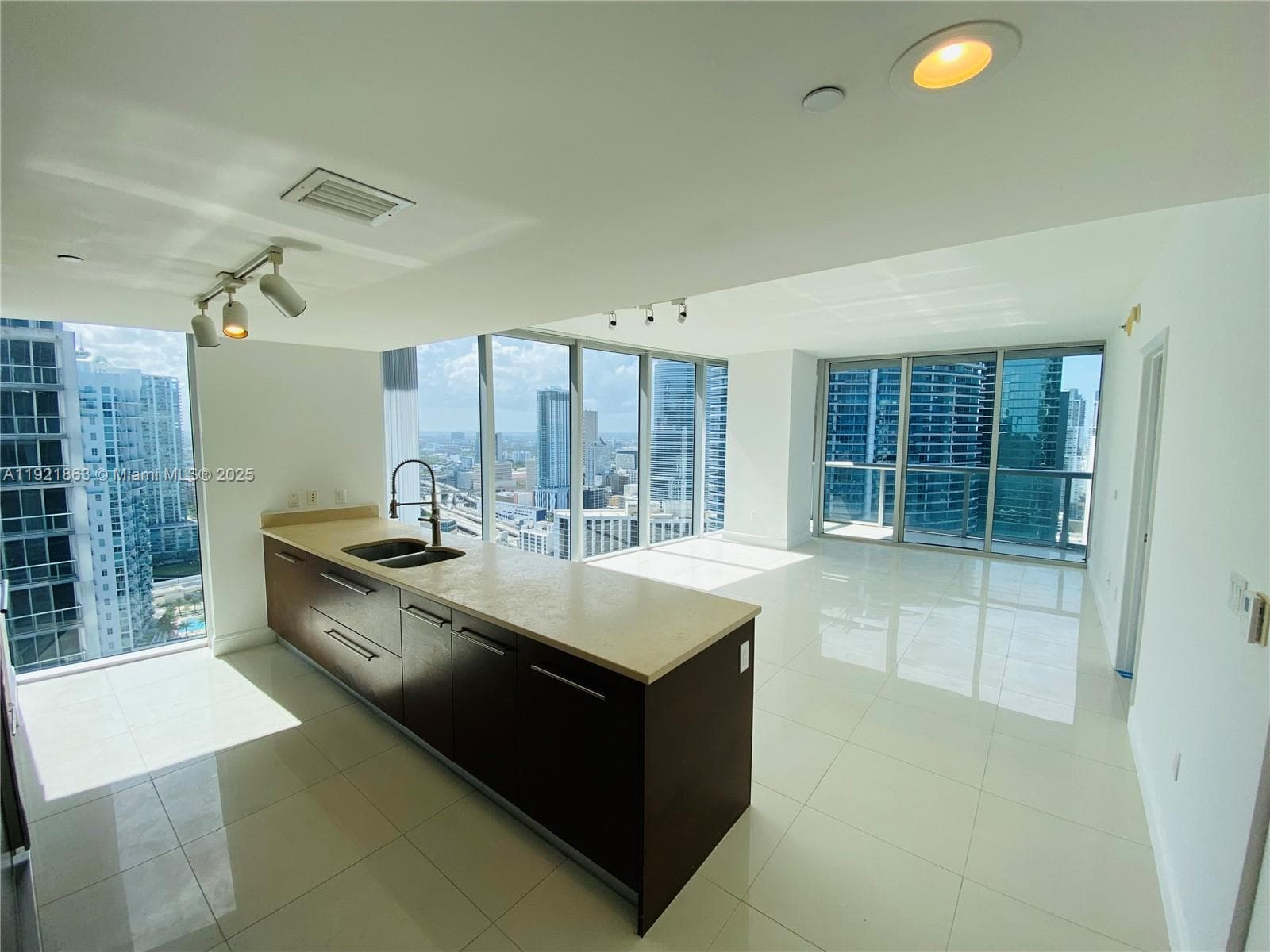 Icon Brickell I · #3715 in Miami - Photo 3