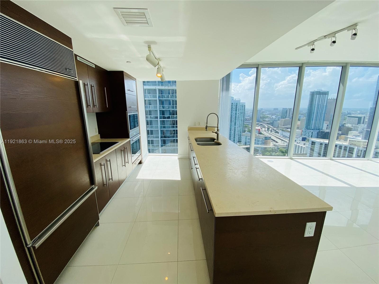 Icon Brickell I · #3715 in Miami - Photo 5