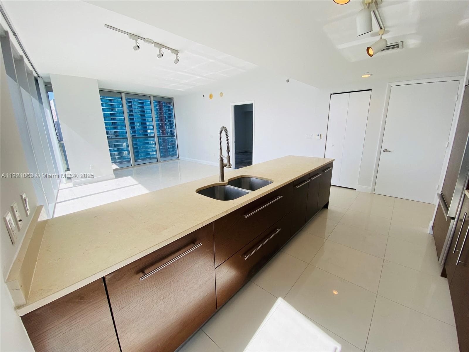 Icon Brickell I · #3715 in Miami - Photo 4