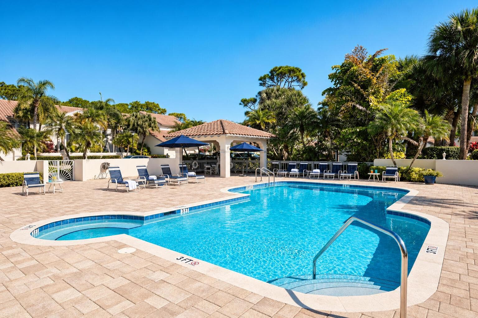 26_Community_Pool