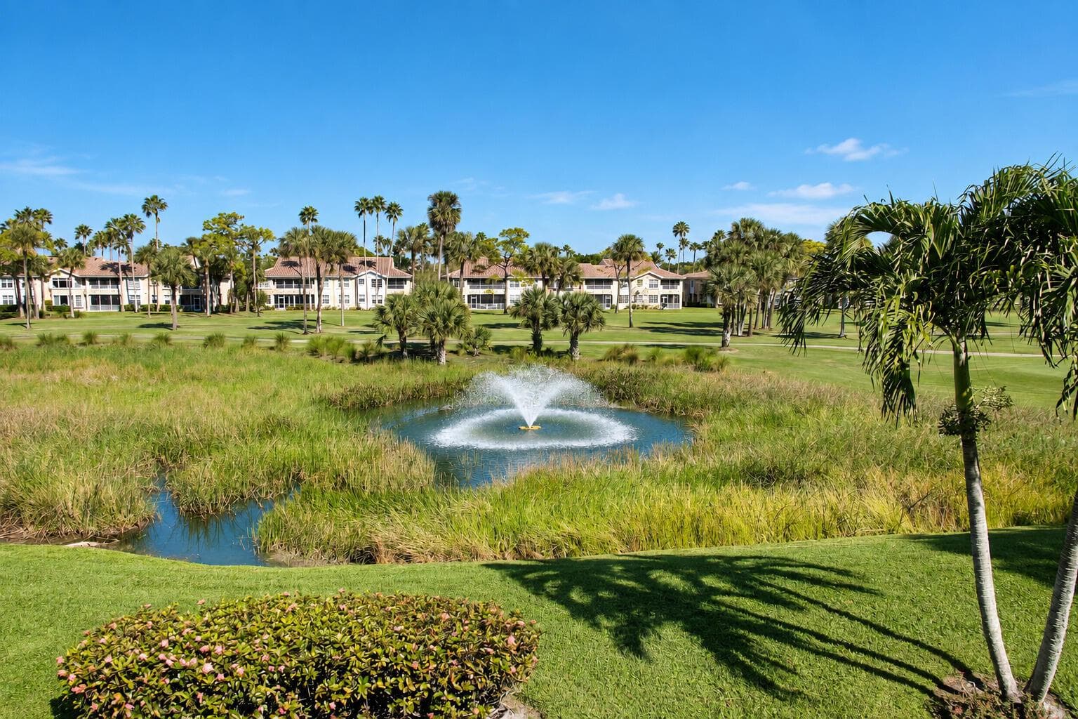 02_Elevated_Golf_Lake_View