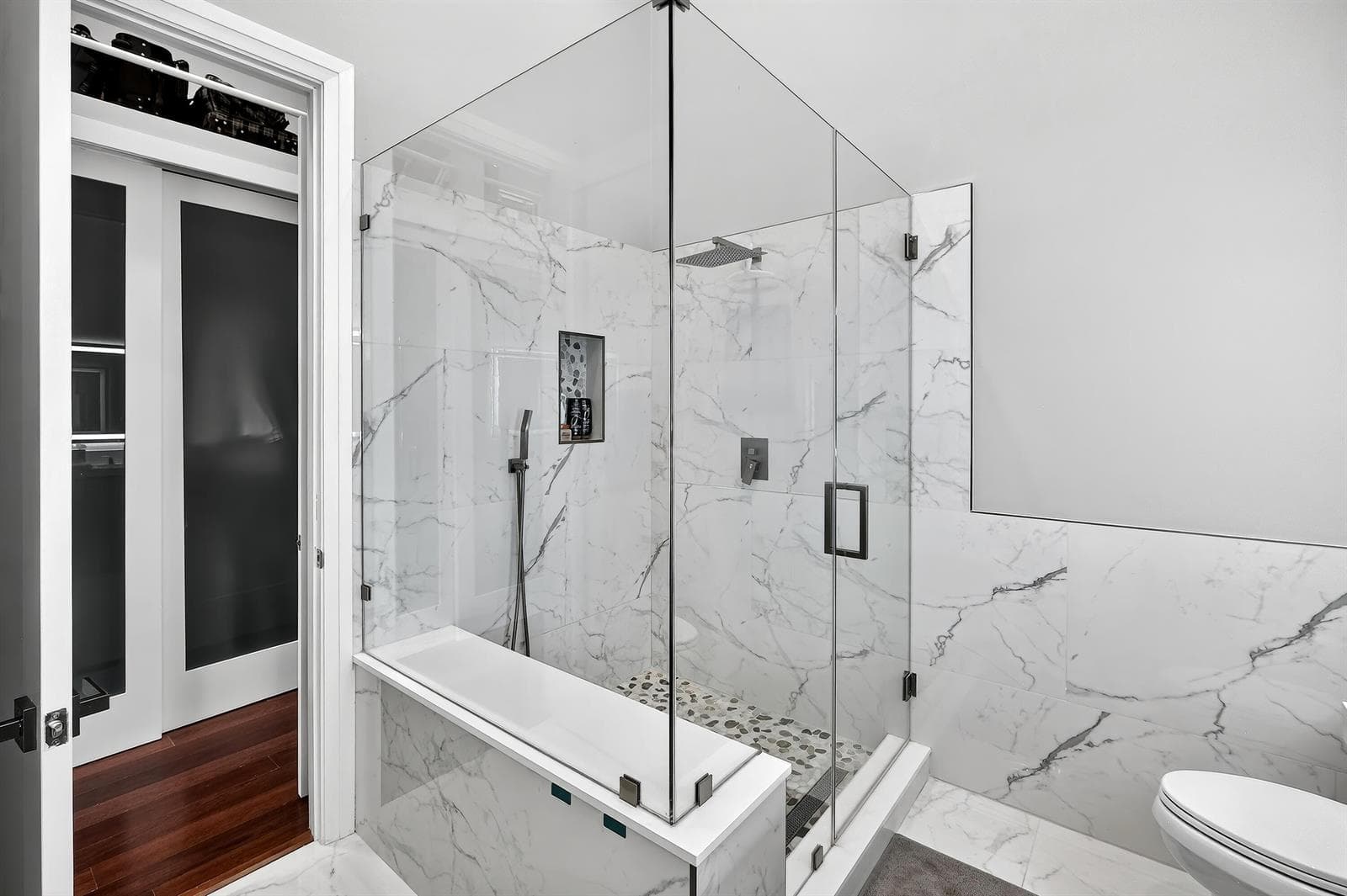 15_Primary_Shower_Tub