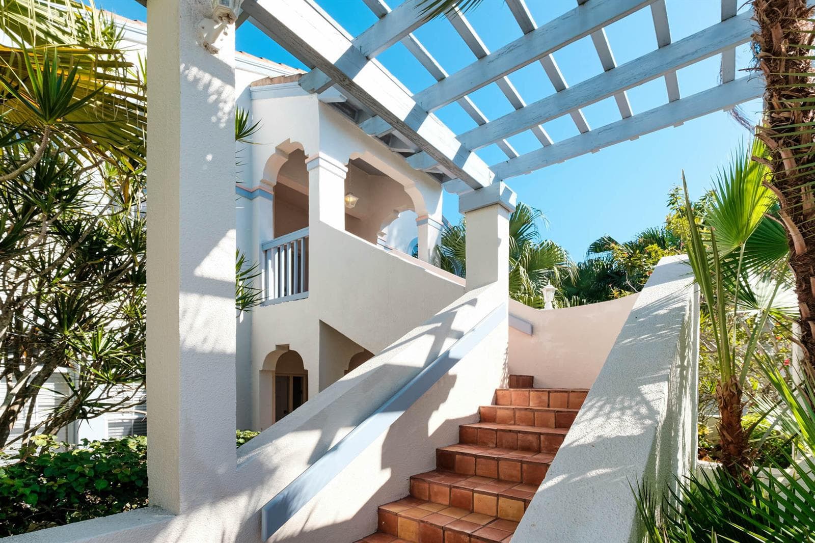 25_Private_Second_Floor_Entry