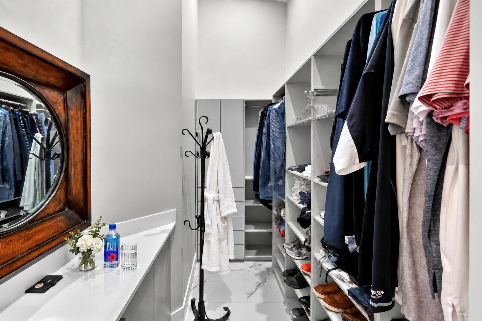 17_Primary_Walk_In_Closet