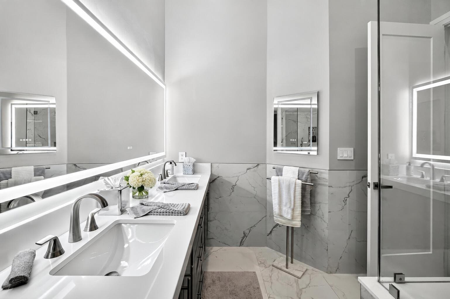 14_Primary_Bathroom_Floral_Vase