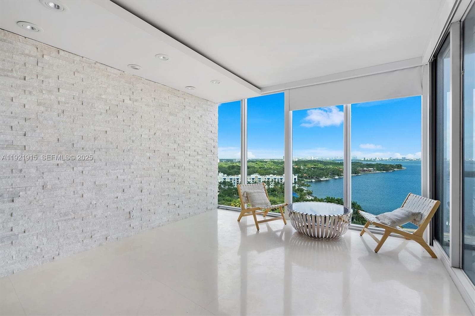 Blue Condominium · #1310 in Miami - Photo 5
