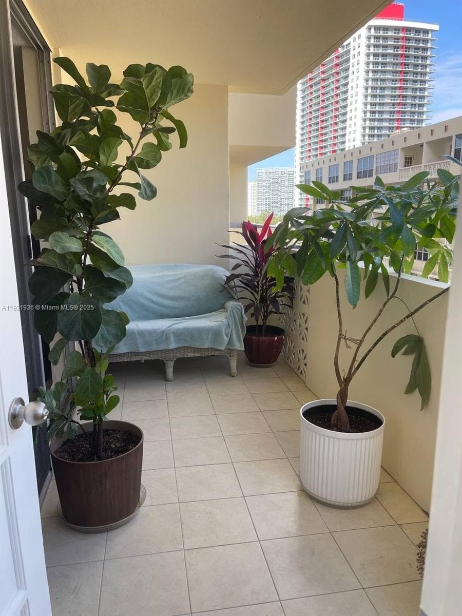 PLAZA TOWERS NORTH CONDO · #1003 in Hallandale Beach - Photo 10
