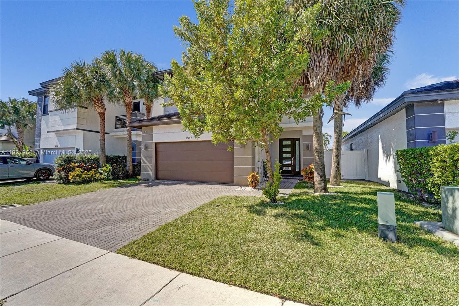 4947 Whispering Way photo 1