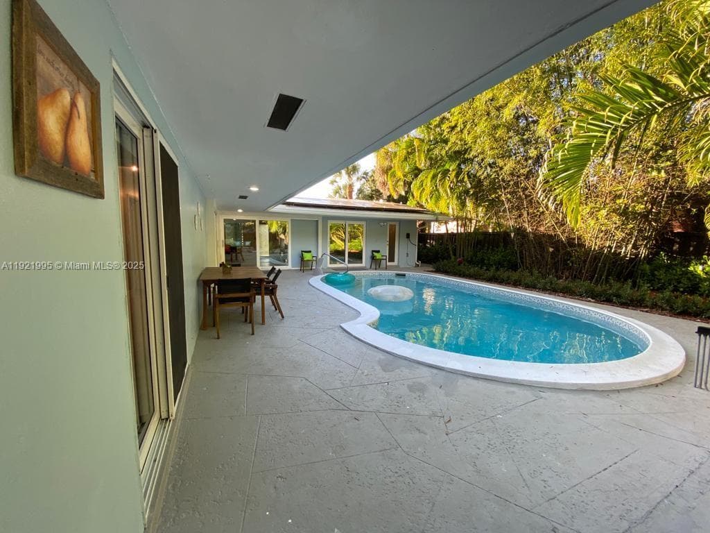 204 SW 19th Ave photo 9