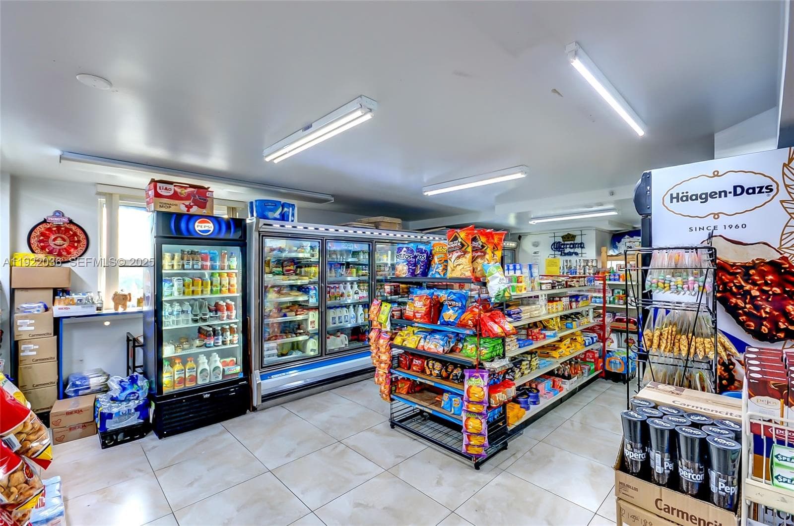 Mini market