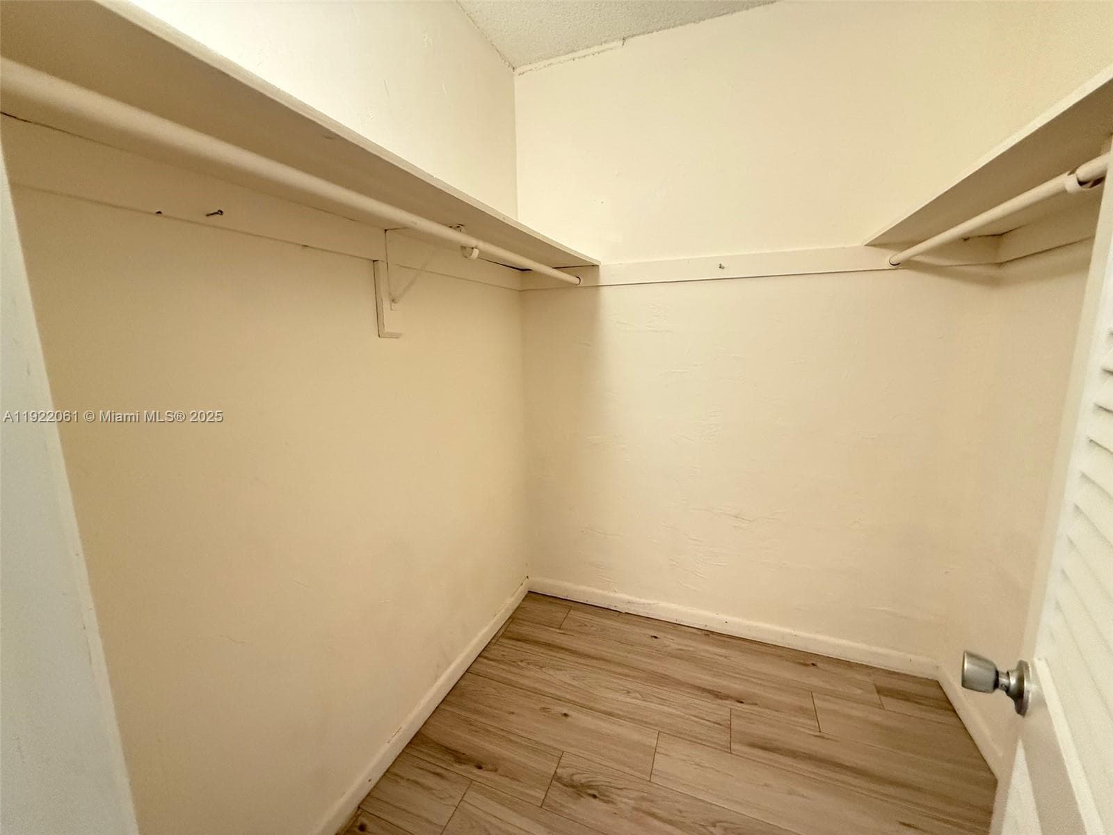 OCEANVIEW BUILDING B COND · #602 in Sunny Isles Beach - Photo 16