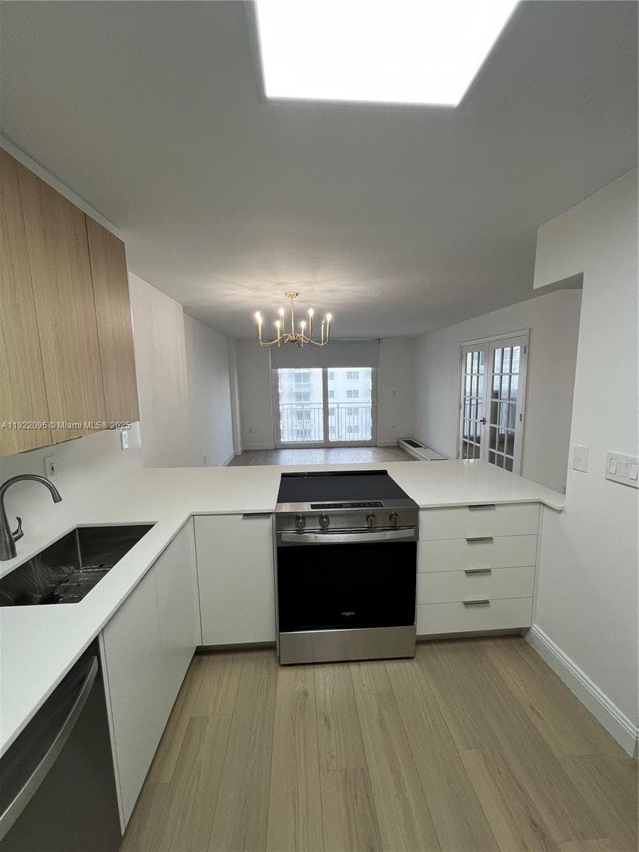 OCEAN POINT CONDO · #523 in Miami Beach - Photo 2