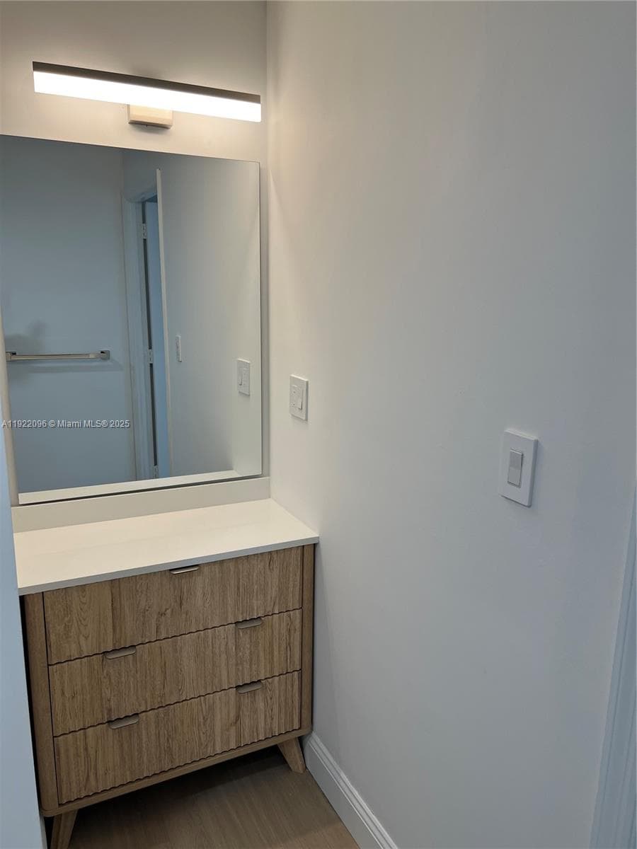 OCEAN POINT CONDO · #523 in Miami Beach - Photo 17