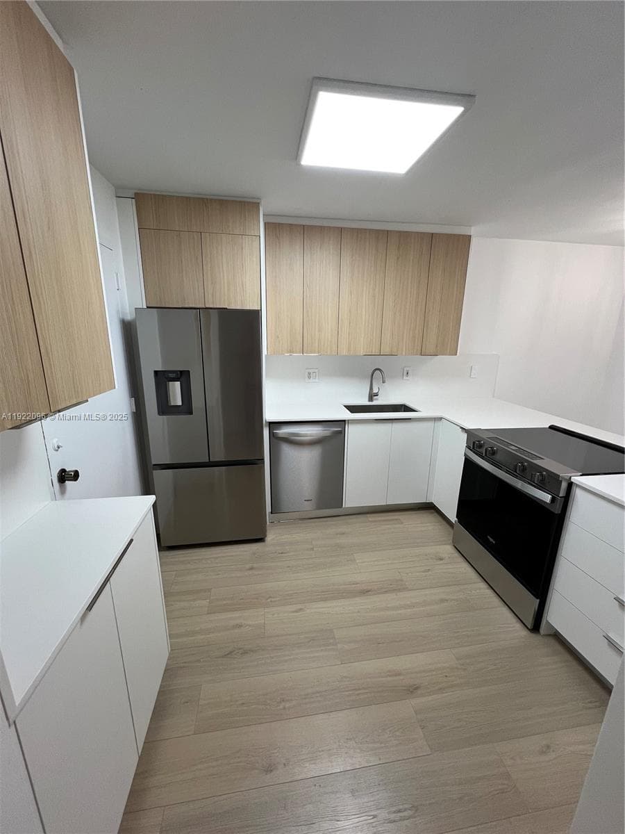 OCEAN POINT CONDO · #523 in Miami Beach - Photo 3