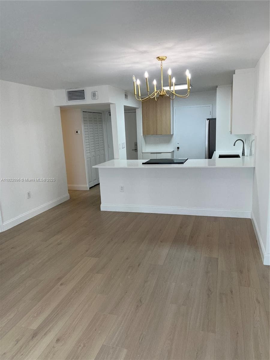 OCEAN POINT CONDO · #523 in Miami Beach - Photo 5