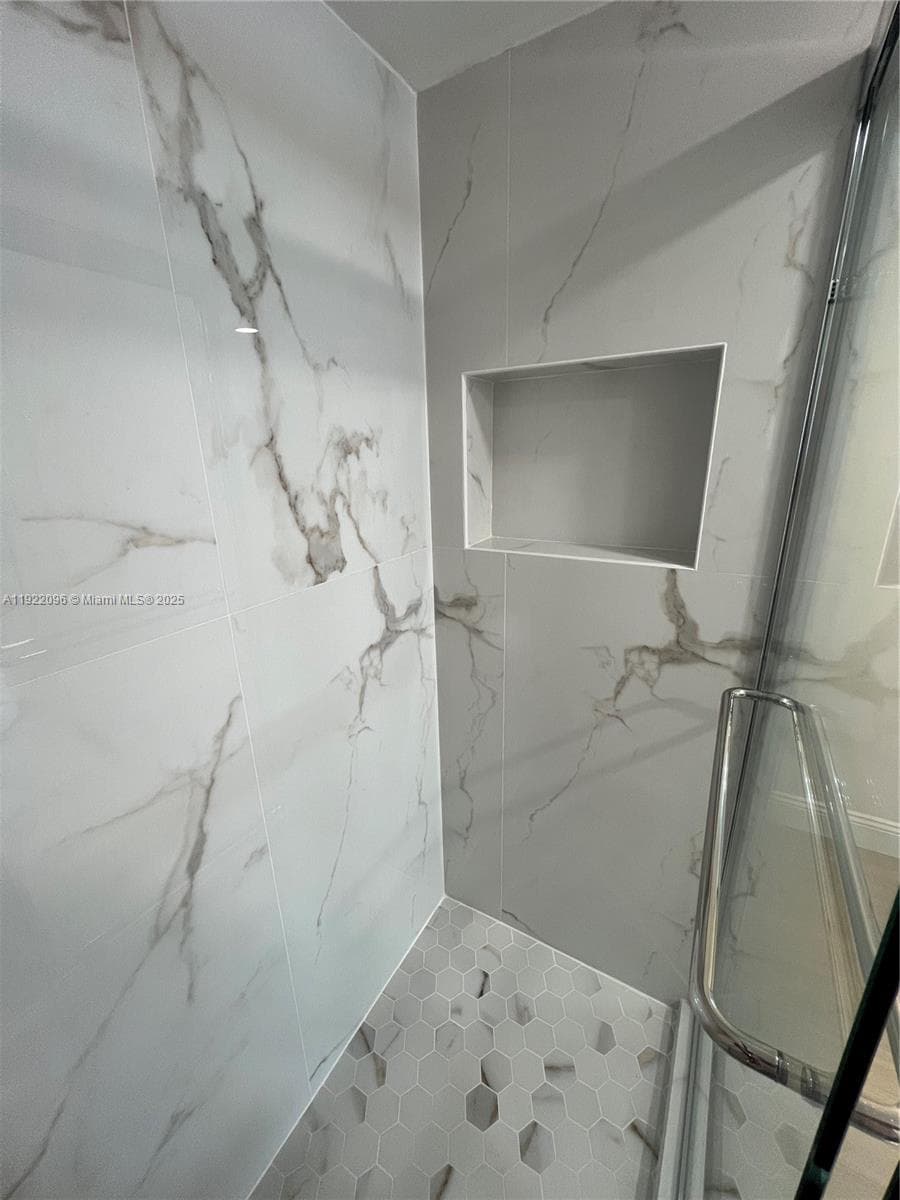 OCEAN POINT CONDO · #523 in Miami Beach - Photo 20