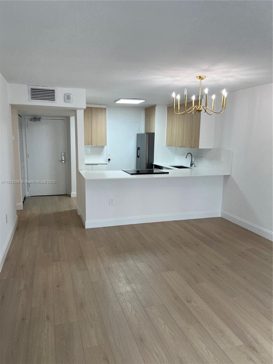 OCEAN POINT CONDO · #523 in Miami Beach - Photo 4