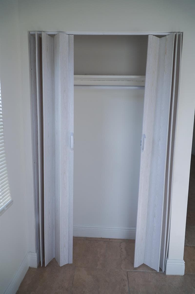 CLOSET VIEW