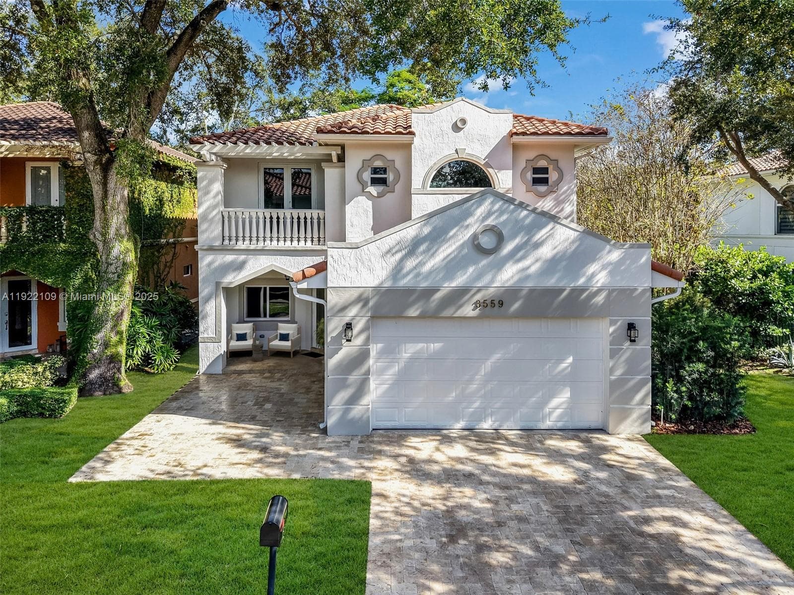 3559 Forest View Cir photo 1