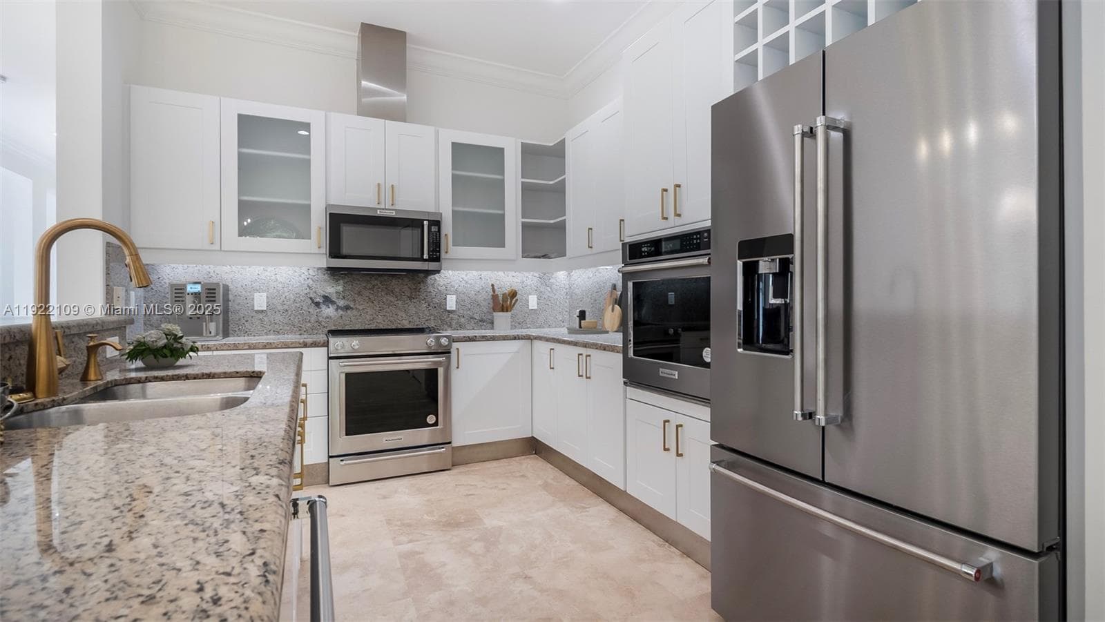 3559 Forest View Cir photo 9