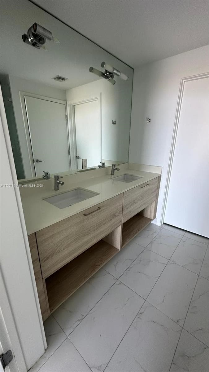 THE HARBOUR SOUTH CONDO · #2418 in North Miami Beach - Photo 14