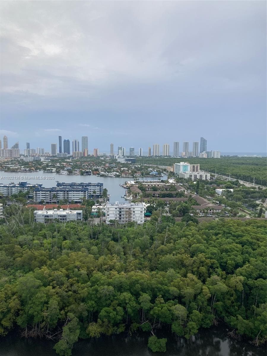 THE HARBOUR SOUTH CONDO · #2418 in North Miami Beach - Photo 4