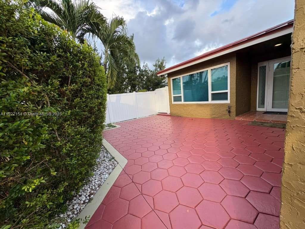 4548 SW 28th Way photo 6