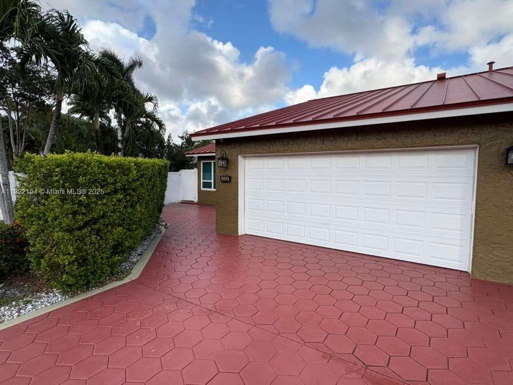4548 SW 28th Way photo 3