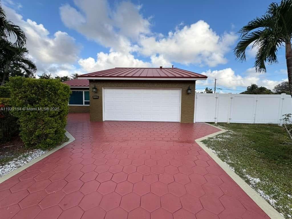 4548 SW 28th Way photo 1