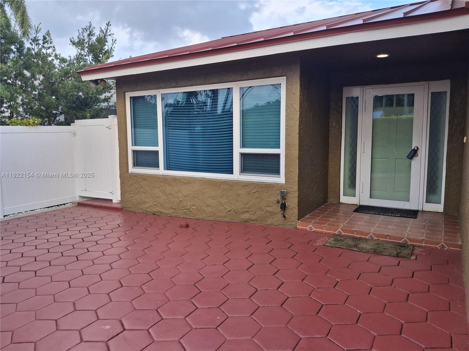 4548 SW 28th Way photo 5
