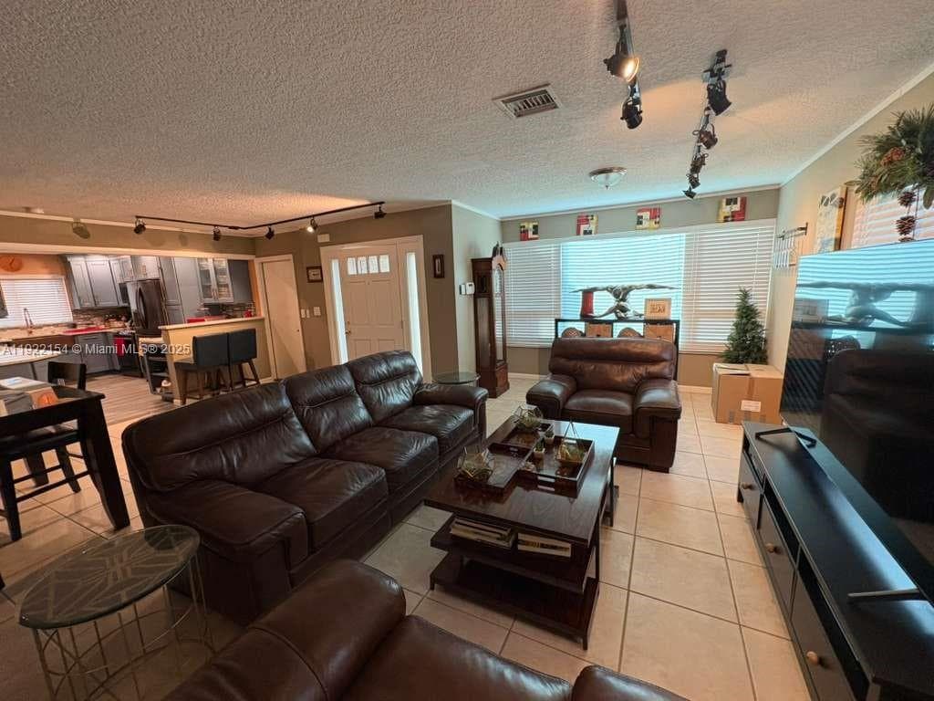 4548 SW 28th Way photo 9