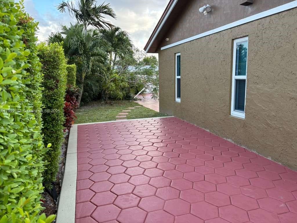 4548 SW 28th Way photo 35