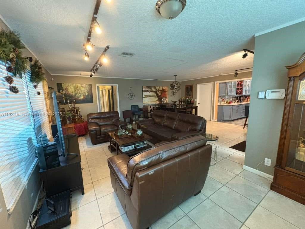 4548 SW 28th Way photo 8