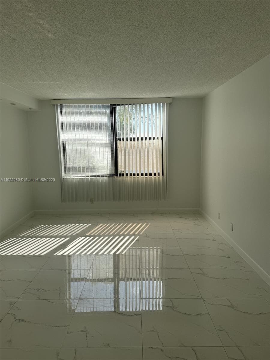 THE CLIPPER AT BISC COVE · #311 in Aventura - Photo 11