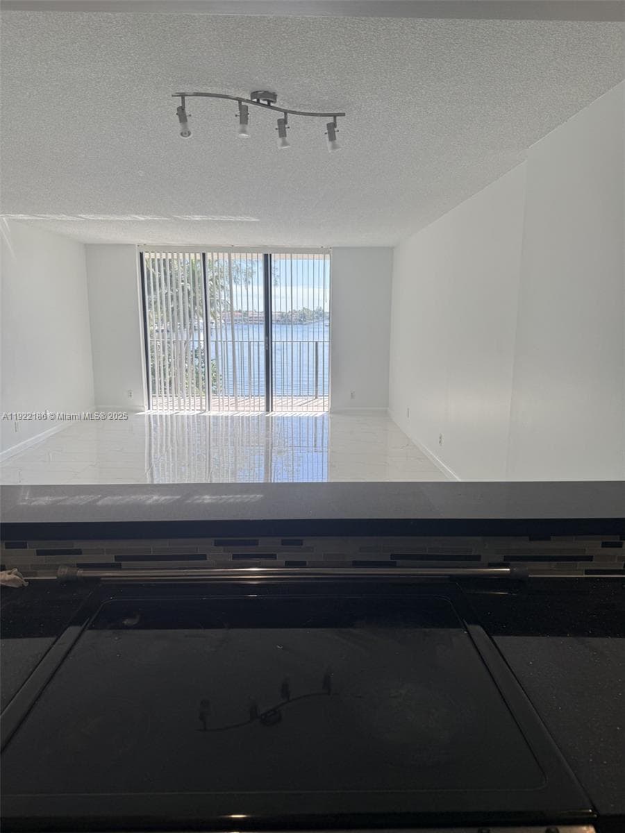 THE CLIPPER AT BISC COVE · #311 in Aventura - Photo 8