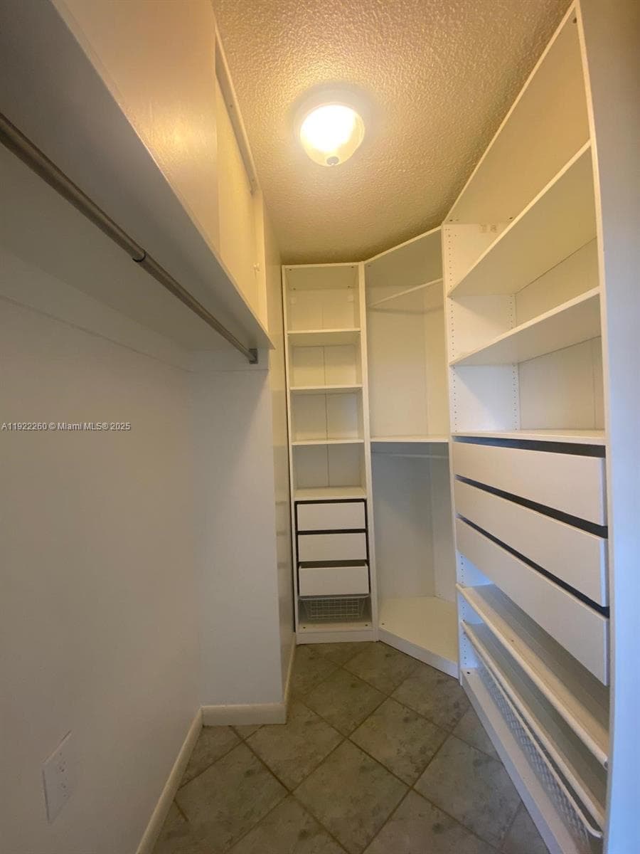 STRATFORD HOUSE CONDO · #1008 in North Miami Beach - Photo 13