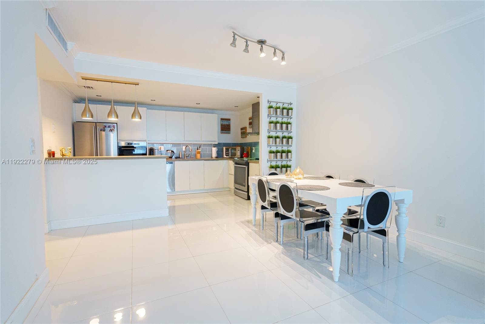 OCEANVIEW BUILDING A 2+Den · #320 in Sunny Isles Beach - Photo 2
