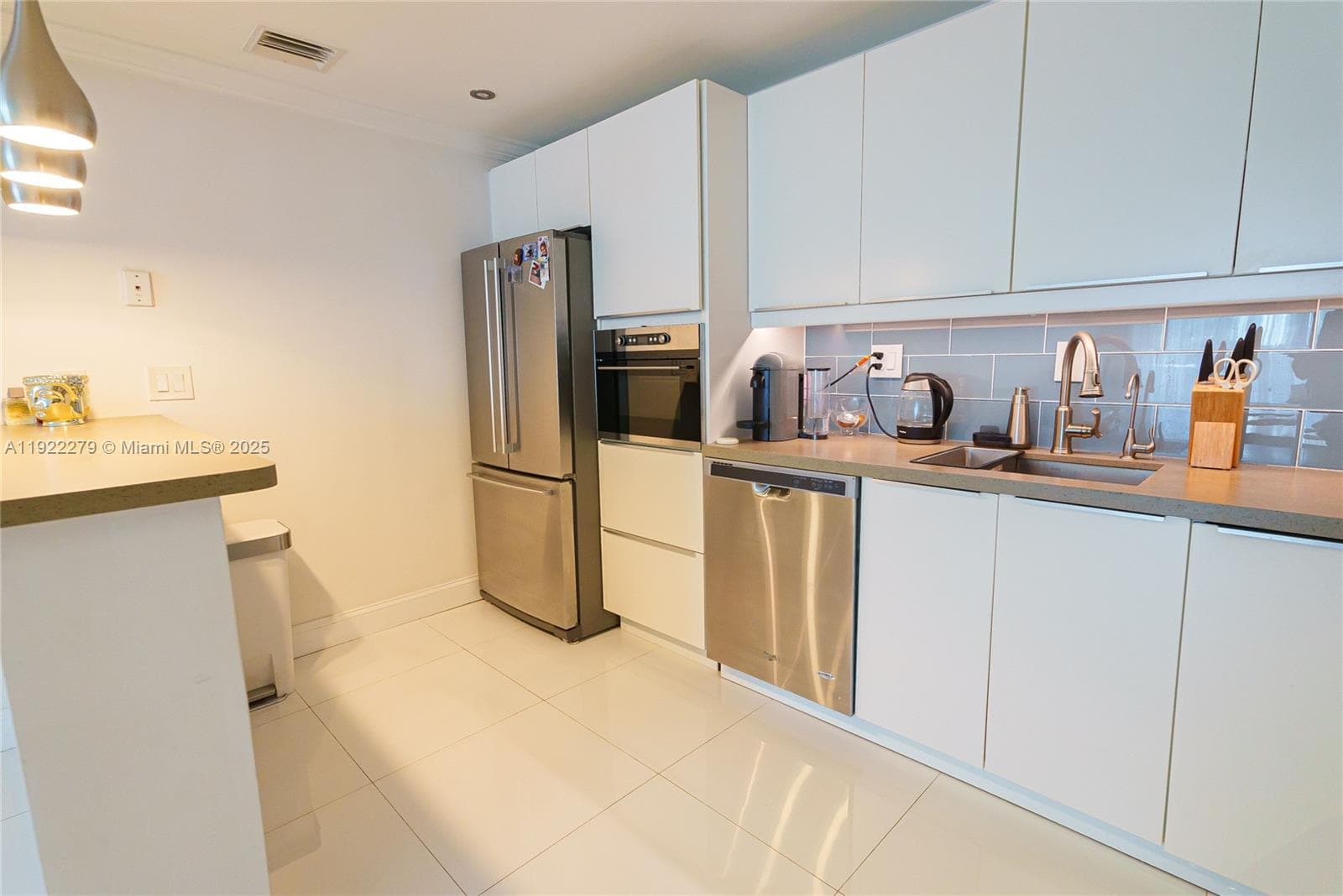 OCEANVIEW BUILDING A 2+Den · #320 in Sunny Isles Beach - Photo 5