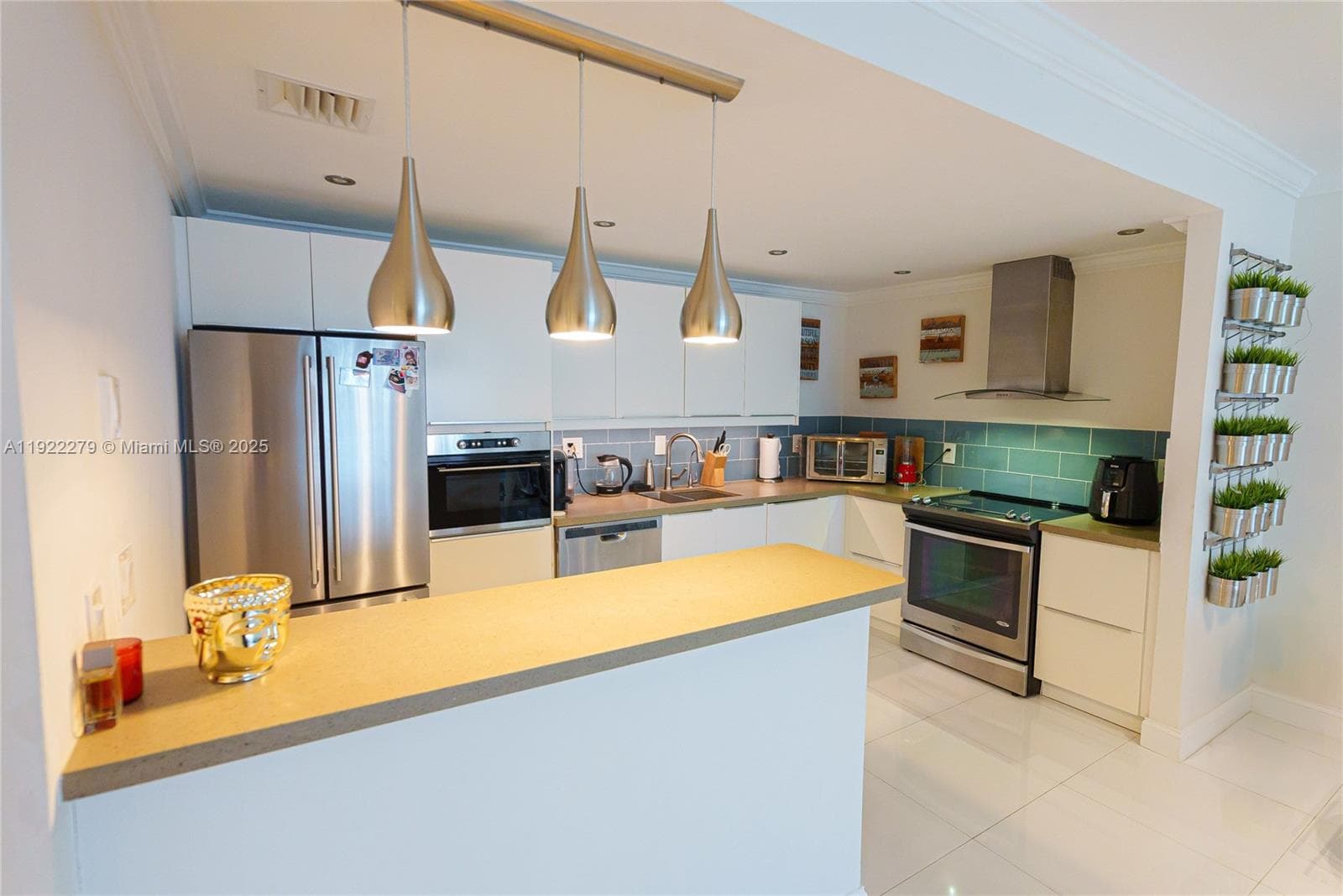 OCEANVIEW BUILDING A 2+Den · #320 in Sunny Isles Beach - Photo 4