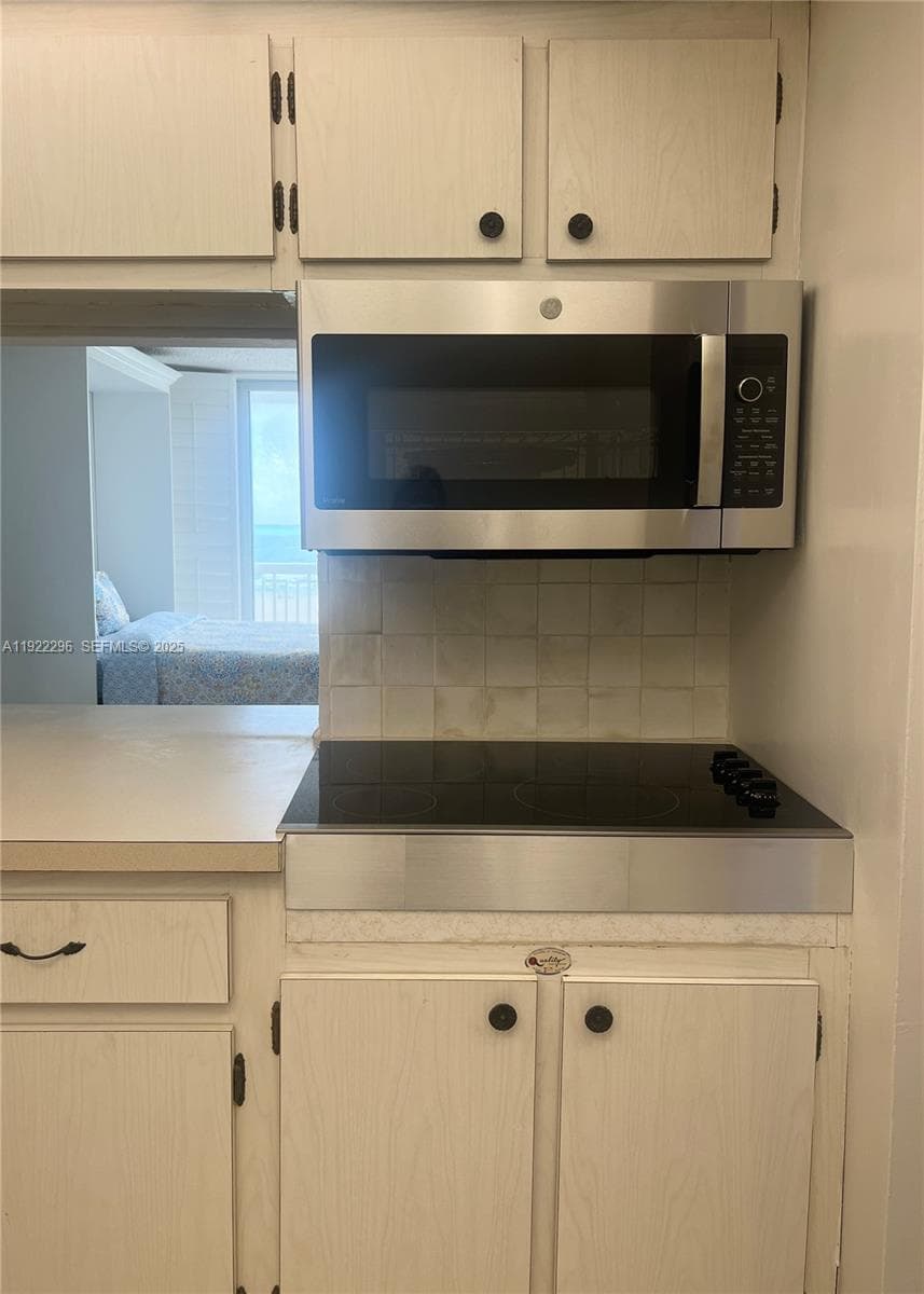 New oven, airfryer & microwave  recently installed