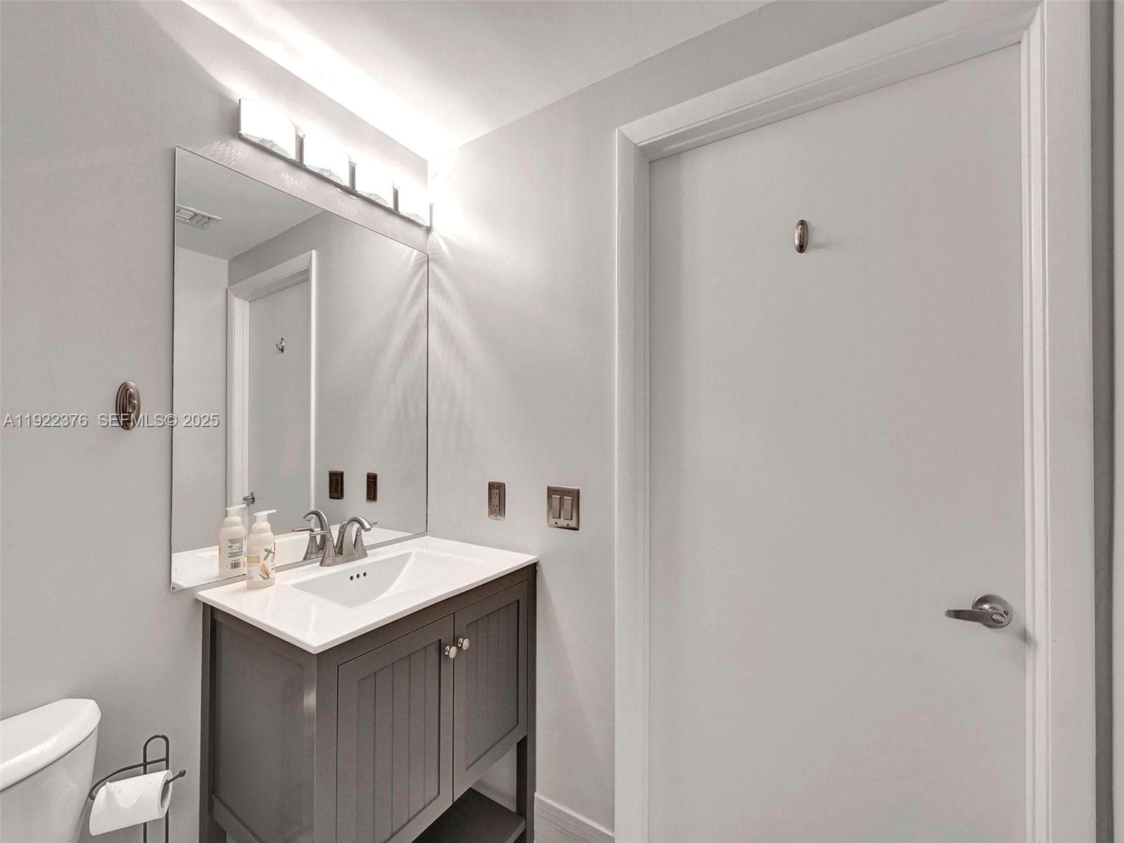 2nd Master Bathroom