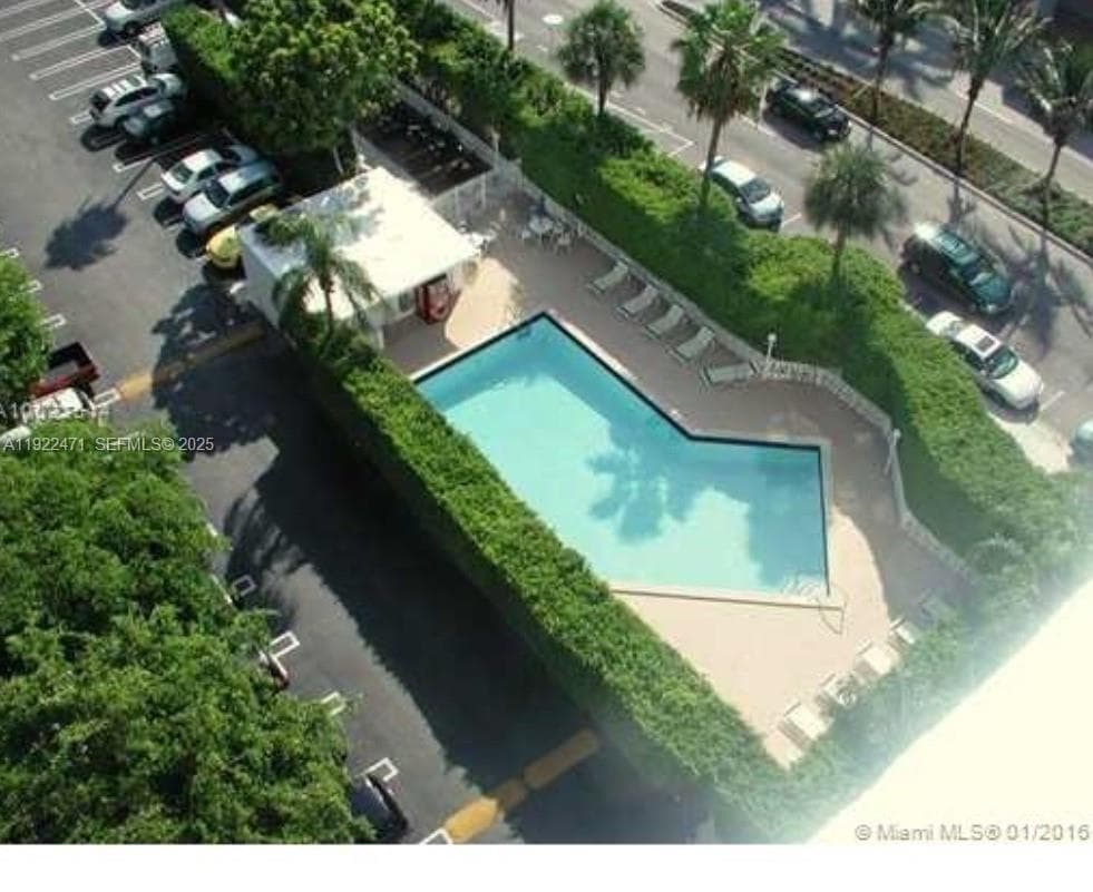 Octagon Towers · #11D in Miami Beach - Photo 23